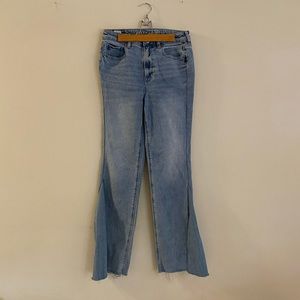 LIKE NEW! American Eagle light wash size 4 x-long flare high rise jeans.